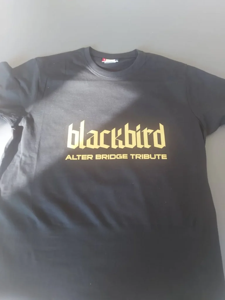 T-shirt nera stampata