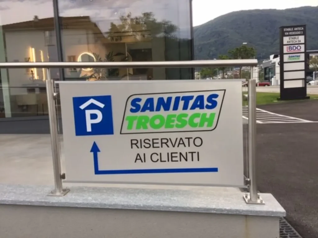 Cartello parcheggio clienti