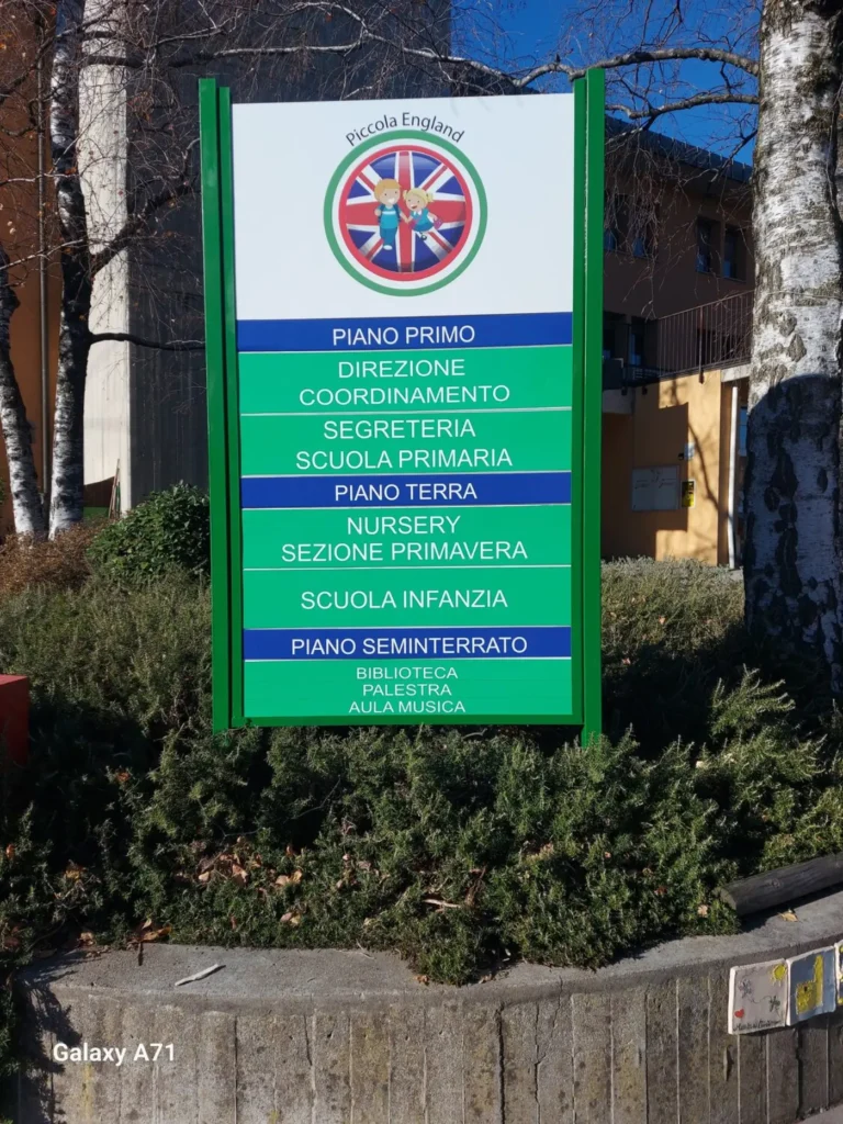 Totem direzionale scuola