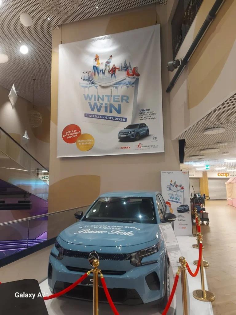 Striscione Winter Win centro commerciale